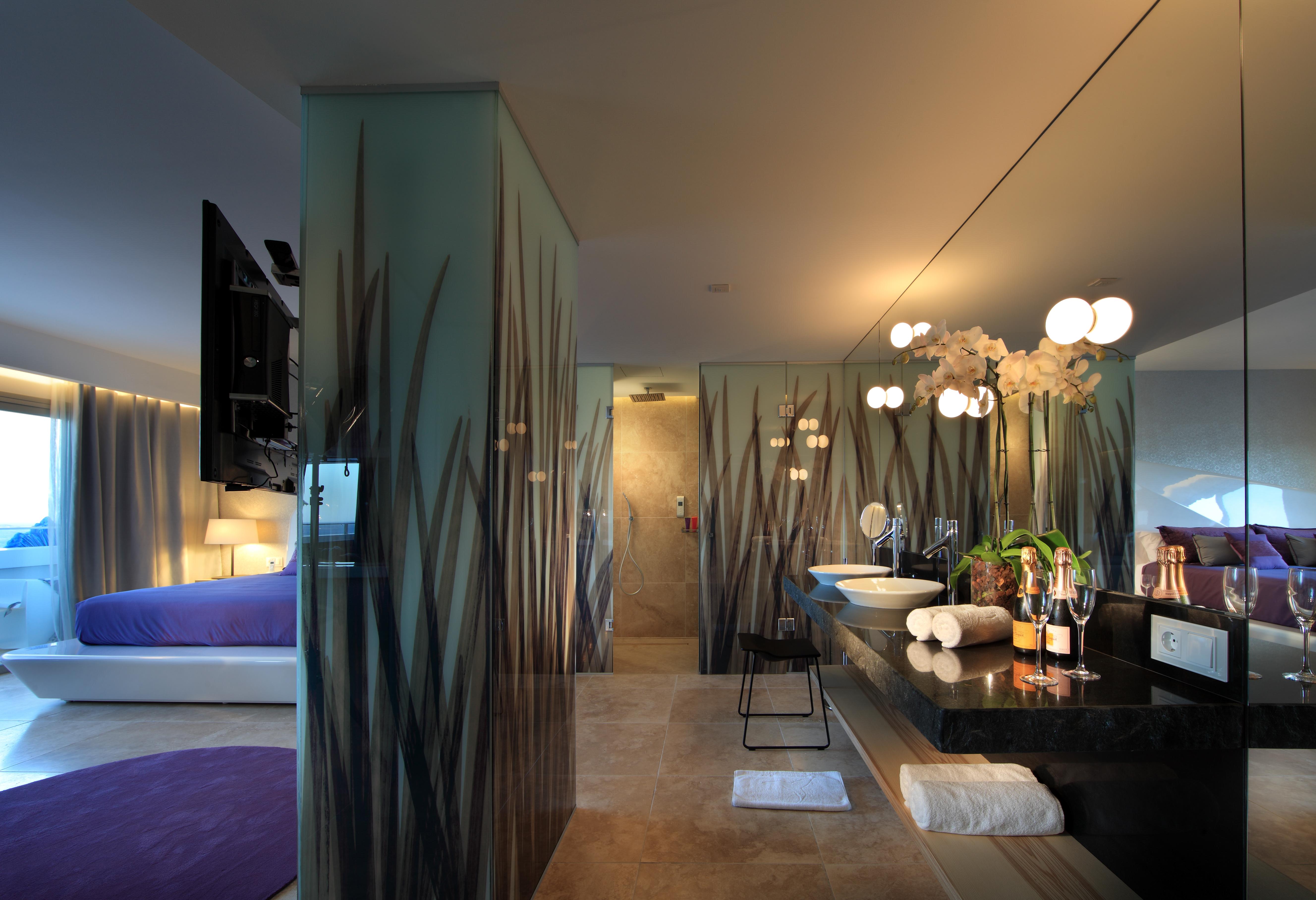 The Unexpected Ibiza Hotel - Ushuaia Club Entrance Included (Adults Only) Platja d'en Bossa Eksteriør bilde A suite at the Mandarin Oriental, Munich