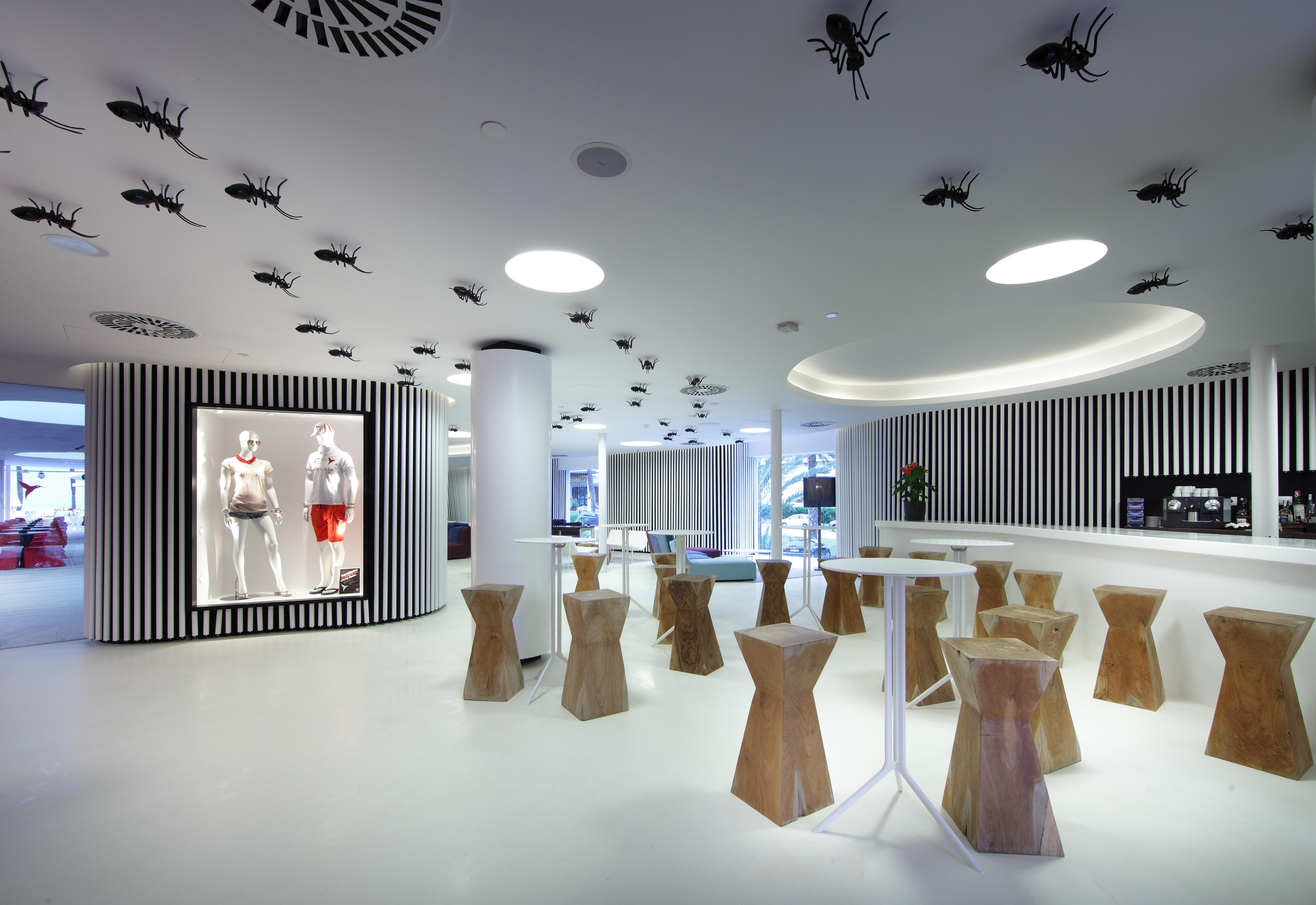 The Unexpected Ibiza Hotel - Ushuaia Club Entrance Included (Adults Only) Platja d'en Bossa Eksteriør bilde The interior of the store